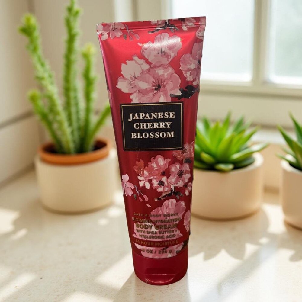 Bath & Body Works Japanese Cherry Blossom Ultimate Hydration Body Cream 8 oz